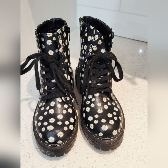 Sugar Black Daisy Print Combat Boots | Size 7 - Picture 2 of 5